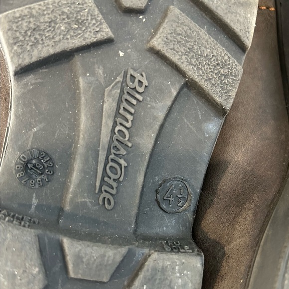 Blundstone Brown Ankle Boots with Striped Accents - Picture 4 of 7